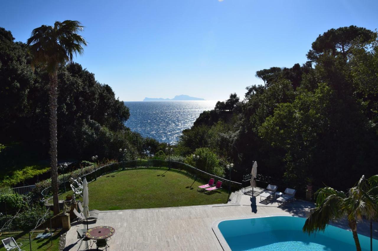 Holidays Naples Family - Pool In Front Of Capri Kültér fotó